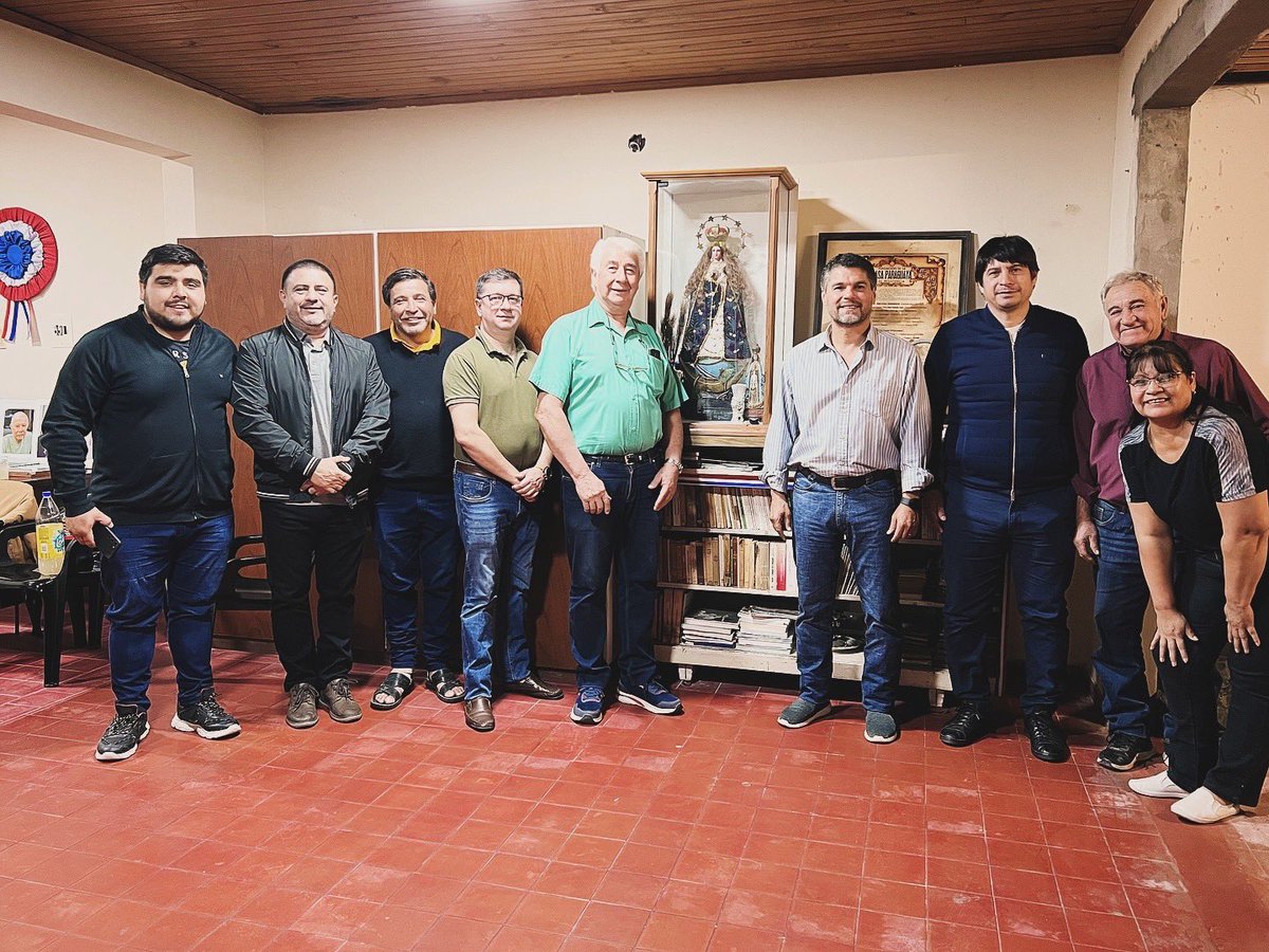 ConsulparRcia's tweet photo. Fuimos recibidos por la comisión directiva de la Casa Paraguaya en Resistencia, Chaco. Conversamos de los trabajos en conjunto que se realizan con la colectividad paraguaya y la coordinación de las celebraciones por la independencia nacional en mayo próximo. 🇵🇾
#ConsuladoPy https://t.co/h1QcrxdauP