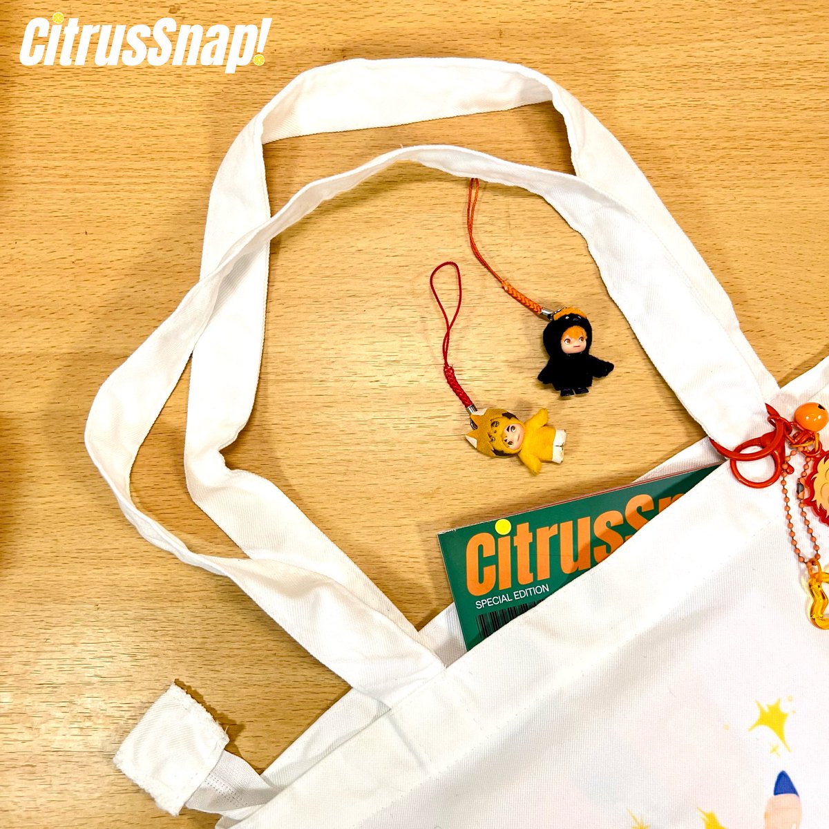 AtshnSnap's tweet photo. 𝘛𝘰𝘵𝘦-𝘢𝘭𝘭𝘺 a go-to bag for bring your essentials! In a perfect size to put all in one bag💅🏻👜

#atsuhina #侑日 #CitrusSnap 🍋🍊 https://t.co/pQQpjUybQx