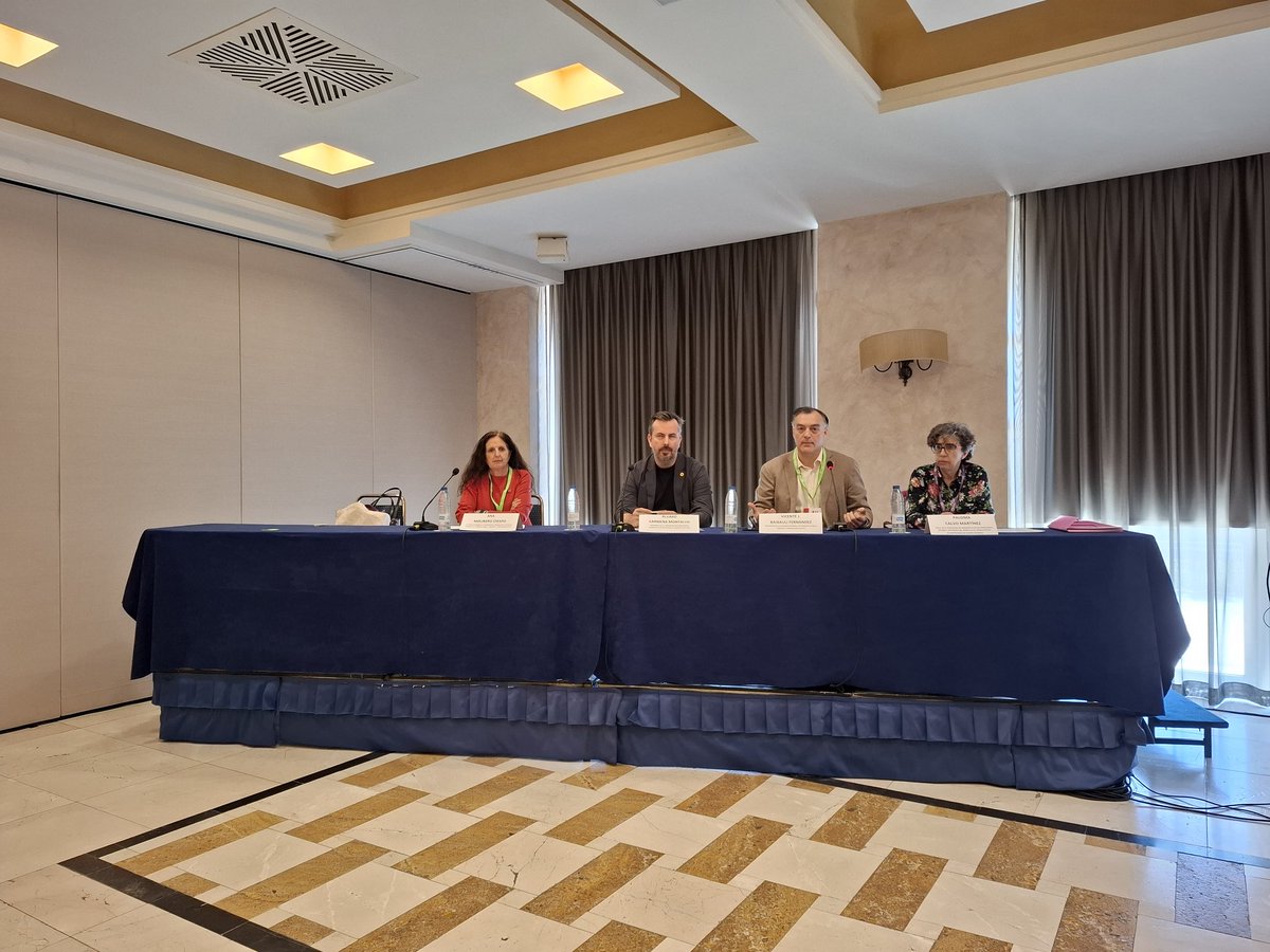 Comienza la mesa de debate de la #jornadaSEFAC en Toledo con Vicente J. Baixauli, pte de SEFAC, <a href="/AnaMolinero1/">Ana Molinero 🇪🇺🇪🇸</a>, vpta 1ª SEFAC, Álvaro Carmena, pte <a href="/FEFCAMfarmacia/">FEFCAM</a> CLM y Paloma Calvo, vocal <a href="/FEFANE_/">FEFANE.Farmacéuticos</a> y pta de <a href="/SIFNEMA/">SIFNEMA</a>