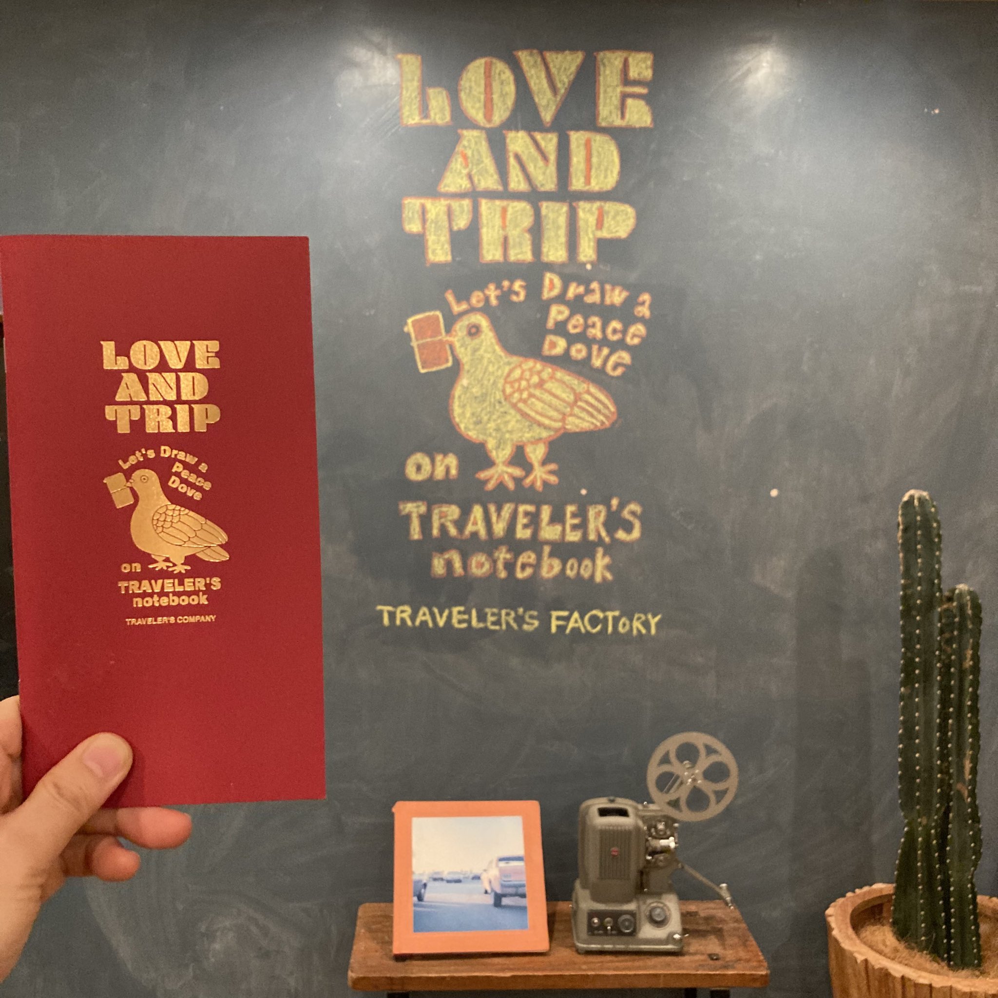 トラベラーズノート LOVE AND TRIP レッド 2点セット 限定】トラベラーズノート LOVE AND TRIP パスポートサイズ本体
