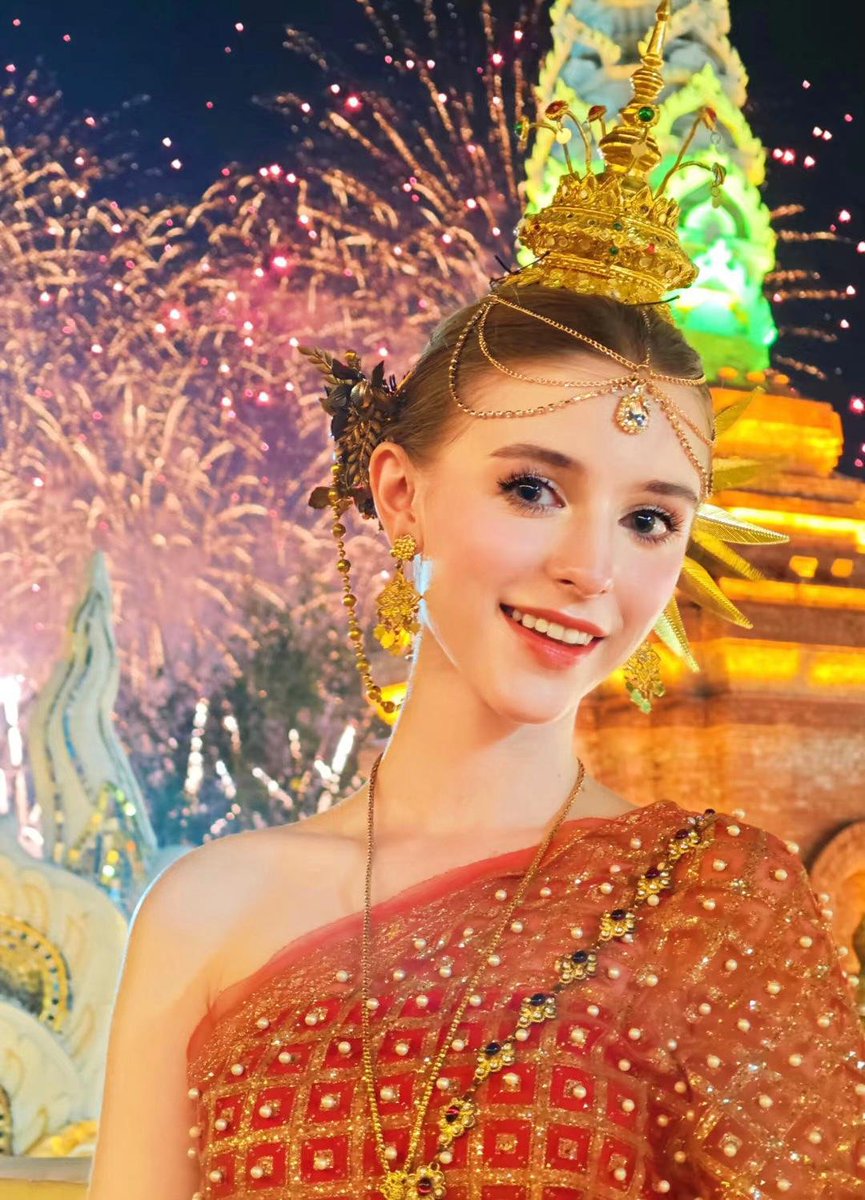Christophe15320's tweet photo. Encounter a Dai-style feast at night in Xishuangbanna https://t.co/6NzpH9bers