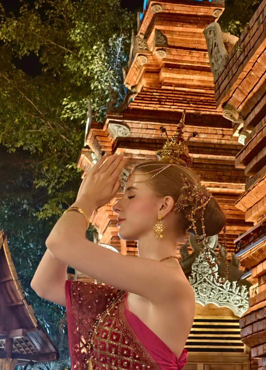 Christophe15320's tweet photo. Encounter a Dai-style feast at night in Xishuangbanna https://t.co/6NzpH9bers