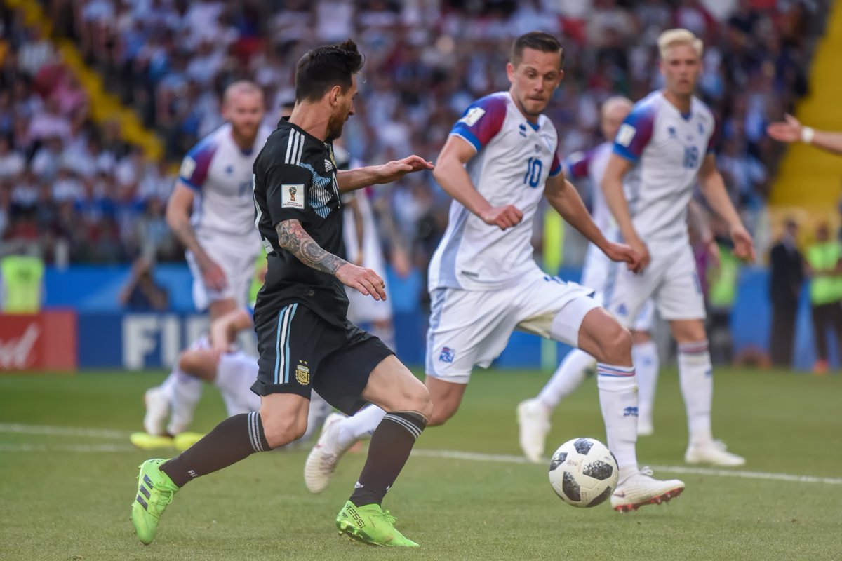 Qatar Airways Holidays menghadirkan paket perjalanan lengkap bagi penggemar sepak bola yang ingin menyaksikan Piala Dunia 2026 secara langsung. shorturl.at/EgCIp