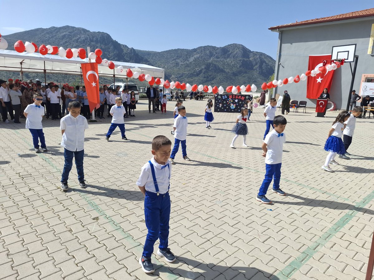 GokcehuyukI's tweet photo. Okulumuzda 23 Nisan Ulusal Egemenlik ve Çocuk Bayramı büyük bir coşku ile kutlandı https://t.co/sCD0U4GwVF