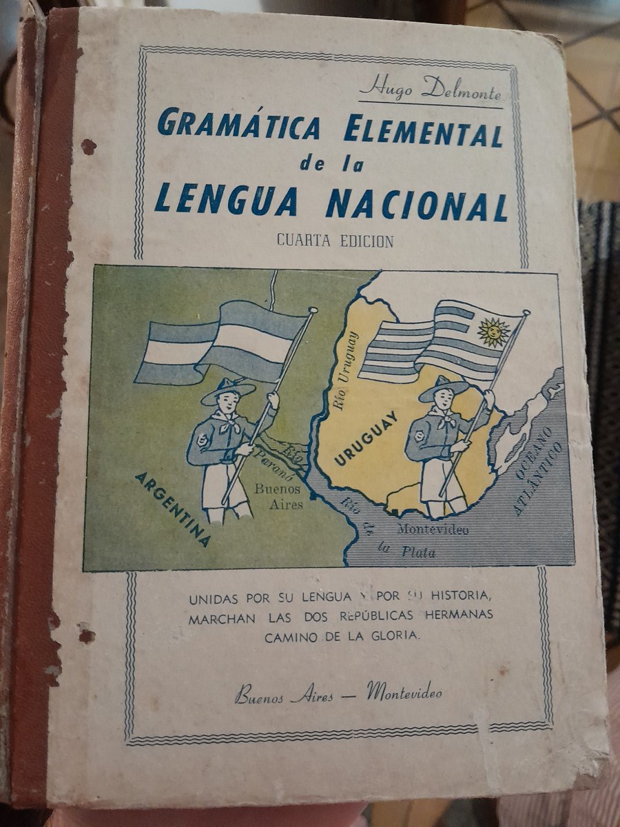 Hace poco pasó por mis manos este libro oriental que, interesantemente, habla de una "lengua nacional" argentino-uruguaya
