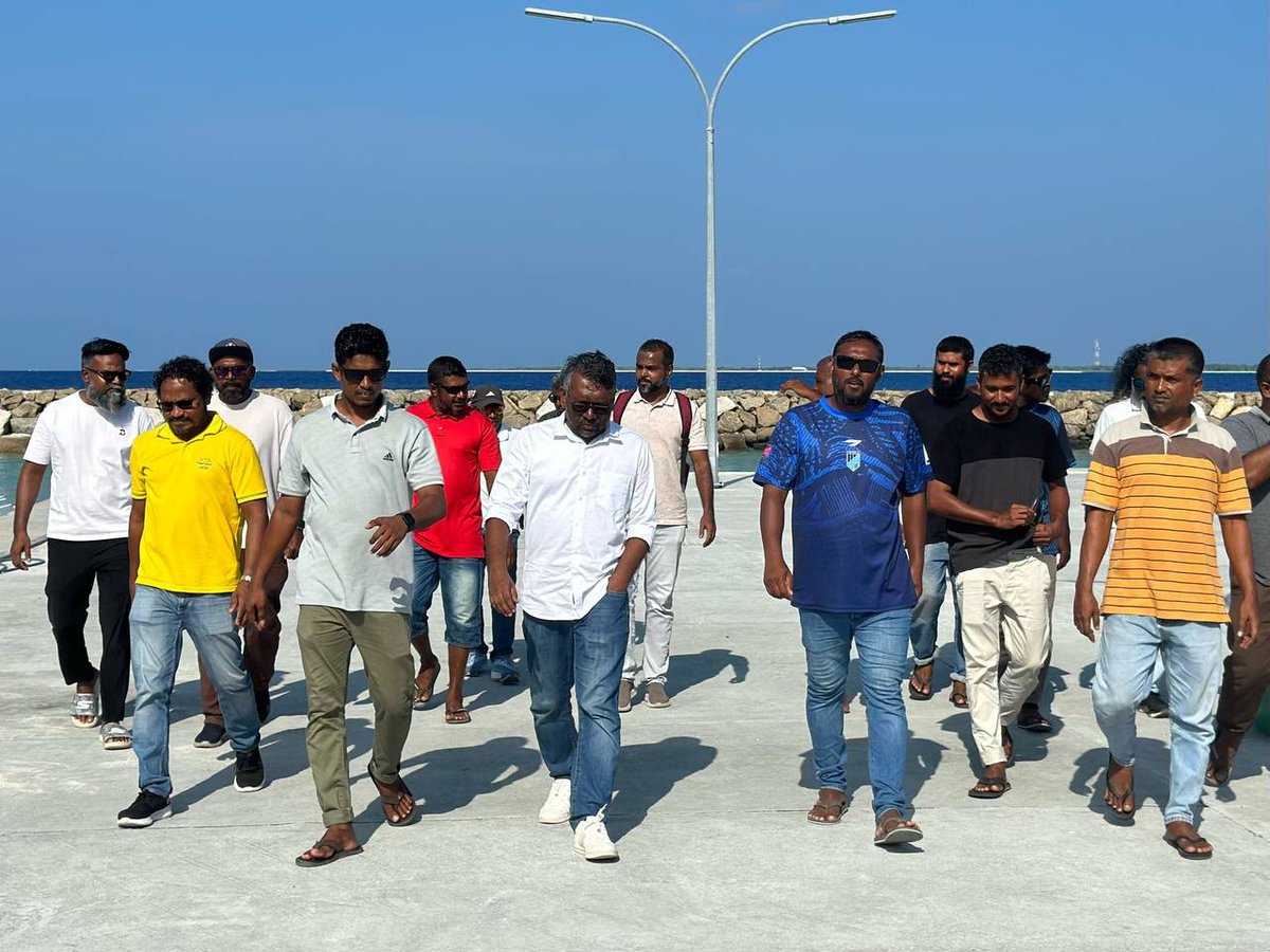 މިއަދު ށ. ޅައިމަގަށް ވަޑައިގެން އެ ރަށުގައި ތިއްބެވި އެމްޑީޕީގެ މެންބަރުންނާ ބައްދަލުކޮށް ޗެއަރޕާސަން <a href="/faya_i/">Fayyaz Ismail</a> އާއި ޓީމުން ހިޔާލު ބަދަލުކޮށް މަޝްވަރާކުރުން.