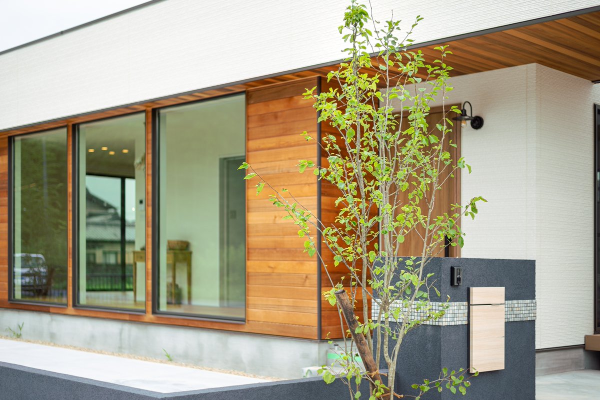 daido_takaya's tweet image. 工務店のみなさんへ

「競合と差別化、できていますか？」

LIMINI（リミニ）は16坪ゼロLDKの究極の平屋。リビングを中心に設計し、営業力に頼らずニッチな需要にしっかり応えられる。「コンパクトで住みやすい家」を求める市場ニーズ。LIMINIで新しい顧客層を開拓してみませんか？#LIMINI #平屋 #DBN