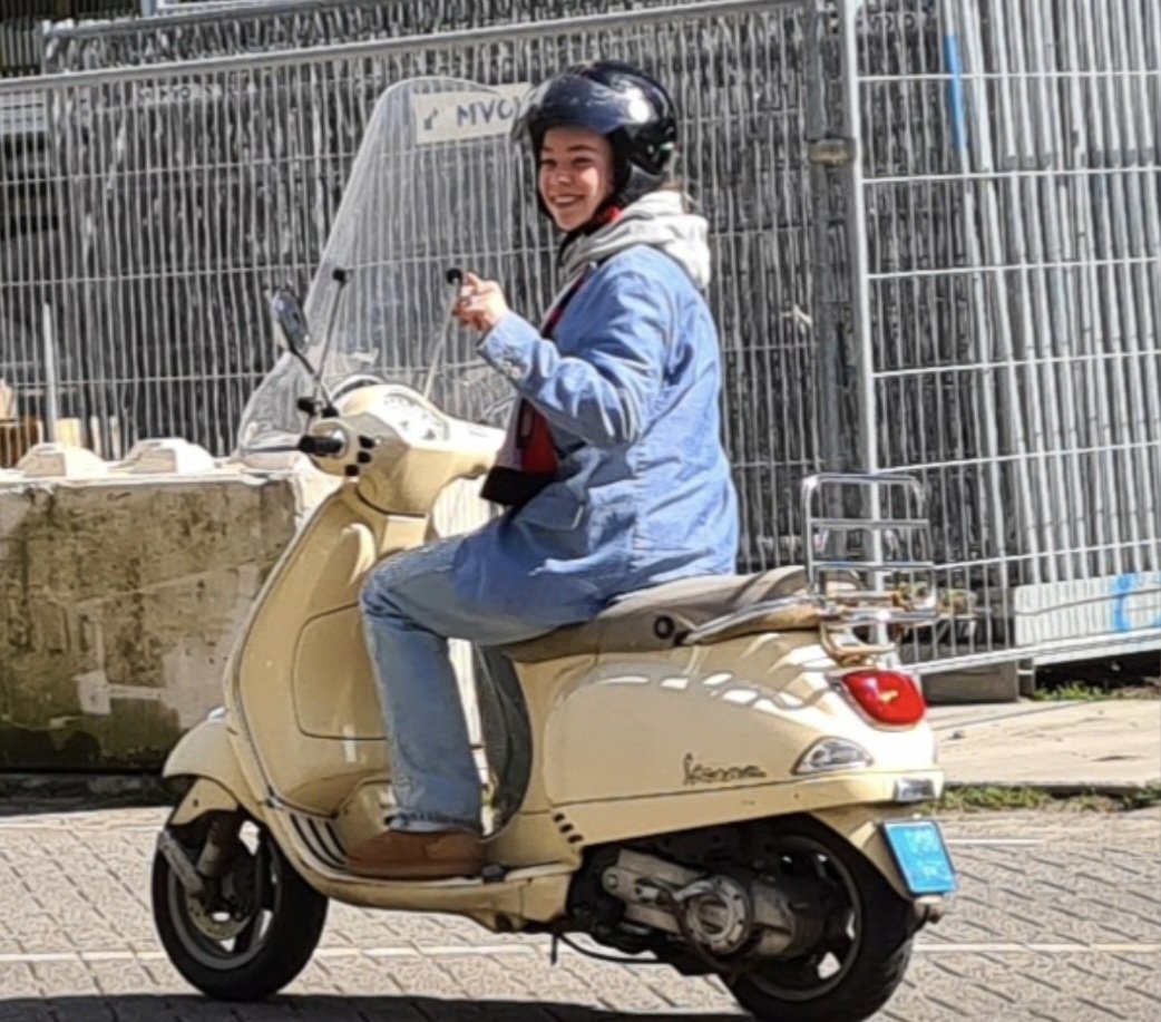 Opsporing verzocht van deze VESPA SCOOTER van mijn kleindochter. 
Uit de voortuin in Schiebroek gestolen.
Kenteken D 089 RS
Retweet is superlief.