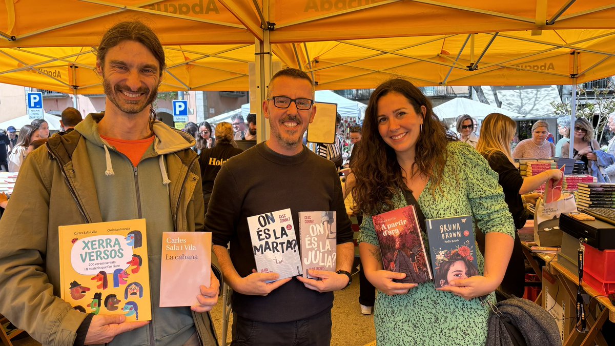 🔴 Els autors de comarques gironines signen els seus llibres a la plaça Catalunya de Girona

➡️ Carles Sala i Vila, Cesc Cornet i Marta Bellvehí agraeixen el contacte amb els lectors

Catradio.cat/catinfo