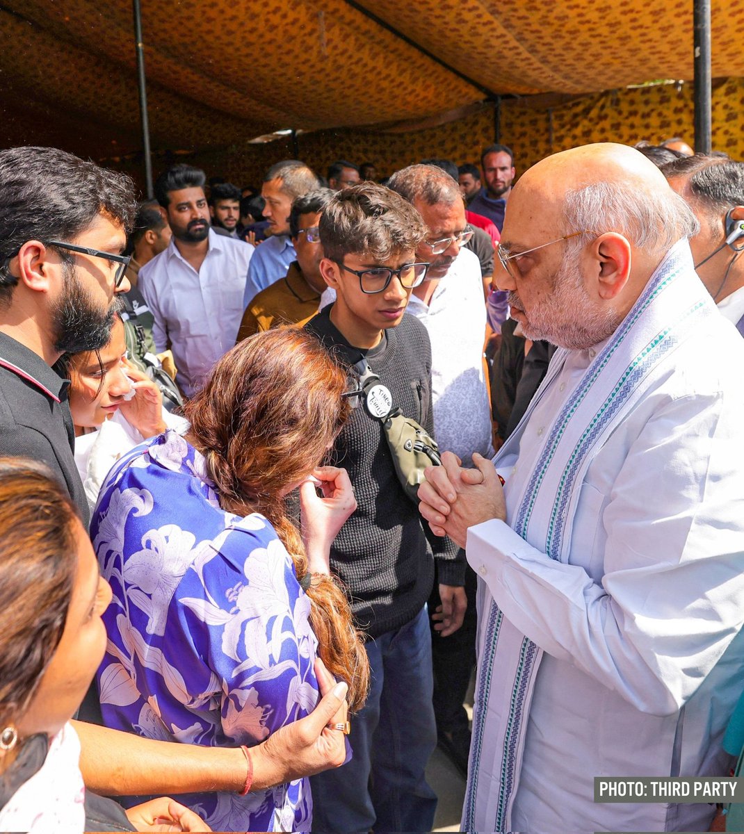 Isha0429's tweet image. This is 💔 
Amit Shah ji looks quite distressed n resolute at the same time! 
I&apos;m confident that Pakistan will not go unpunished this time! We have to support the Modi govt n believe that they will avenge the brutal murders!!
#PahalgamTerroristAttack
#PakistanIsATerrorFactory
