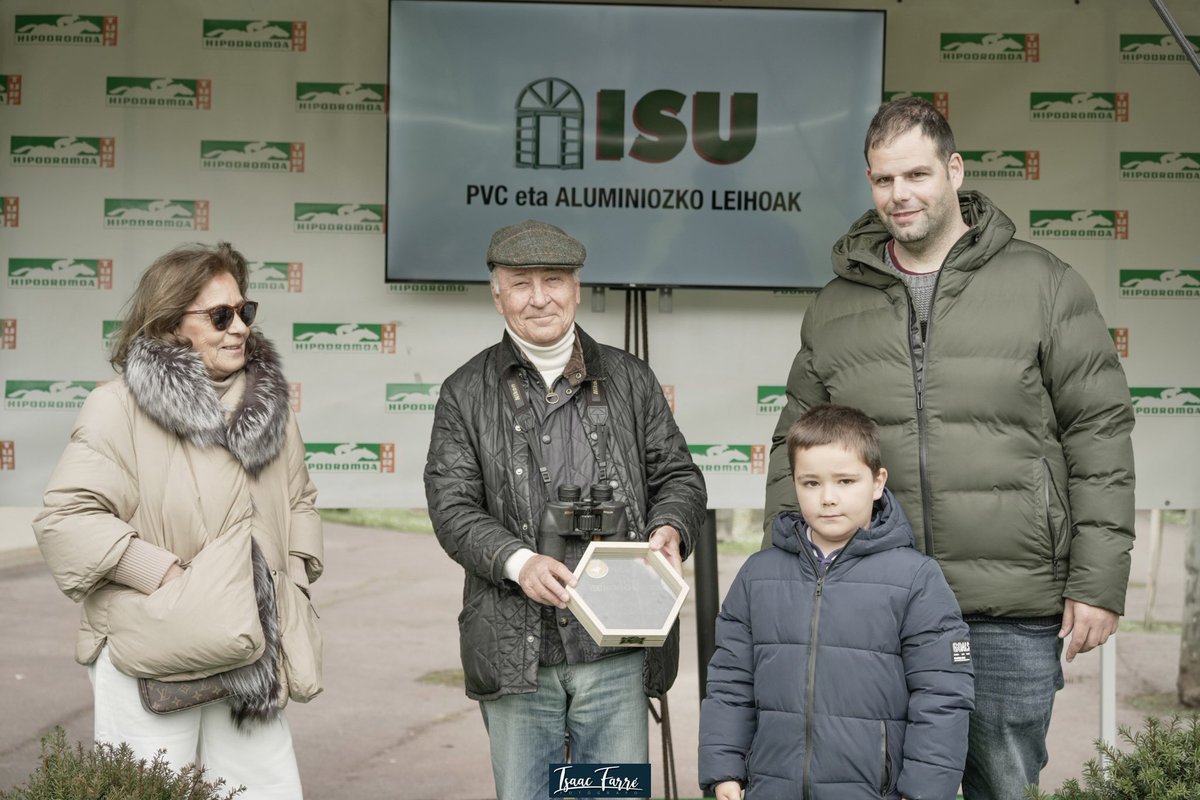 Jornada en el <a href="/HipodromoSnSn/">Hipódromo de San Sebastián - Donostiako Hipodromoa</a> 23.04.2025. Premio Ventanas Isu. Caballo ganador Istanbul, monta <a href="/RicardoSousaFe/">Ricardo Sousa</a>, preparador A. Tsereteli y propietario C. Valdeosera
<a href="/isa_landa86/">isabel landa sola</a> <a href="/ImanolArruti/">Imanol Arruti</a> <a href="/ander_18/">ander galdona</a> <a href="/LuisHorcajada66/">LUIS HORCAJADA</a> <a href="/HipodromoMadrid/">Hipódromo de La Zarzuela</a> <a href="/AsoTurfGalop/">ASO Turf Galop</a> <a href="/Tosgriju/">Juan Carlos</a> <a href="/AgaloparTurf/">A Galopar</a>