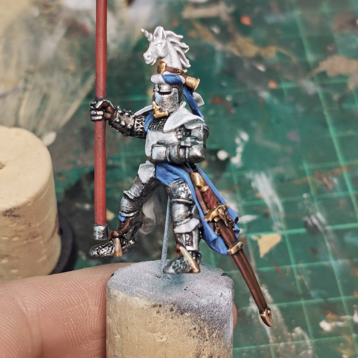 #WIP on knight of the realm standard bearer!
.
.
.
#bretonnia #warhammerfantasy #warhammer #WarhammerCommunity