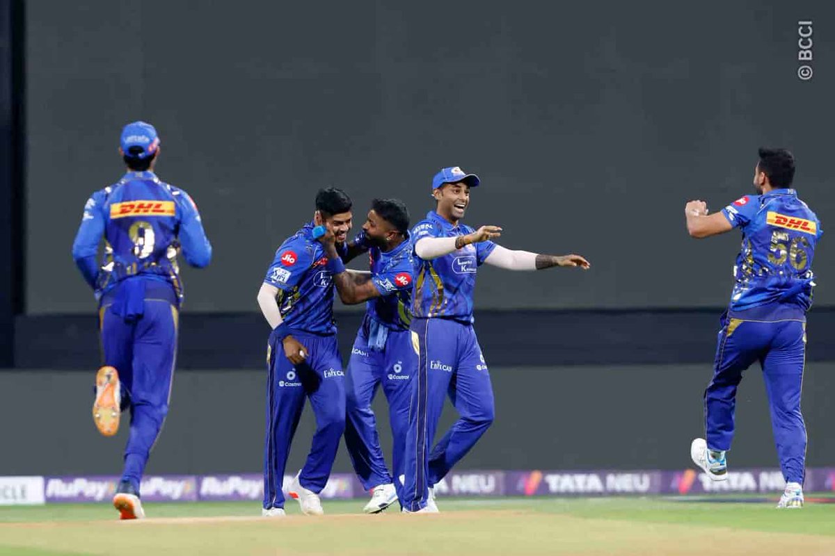 CricCrazyJohns's tweet photo. 🚨 MUMBAI INDIANS vs SUN RISERS HYDERABAD MATCH 🚨

- No DJ Music.
- No Fireworks.
- No Cheerleaders.
- Players will be wearing Black armbands.
- A moment of silence ahead of the match. https://t.co/pJmrJn6nNi