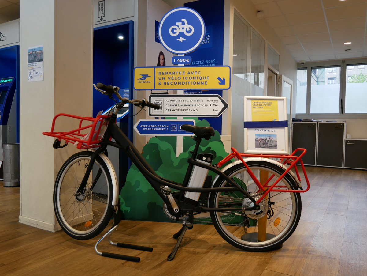 🚲 #LaPoste encourage une consommation plus responsable avec la commercialisation des #vélos de facteurs à assistance électrique reconditionnés, dans 8 bureaux de poste du #CentreValdeLoire : Bourges, Chartres, Châteauroux, Joué-lès-Tours, Tours, Blois, Olivet et Orléans 📍