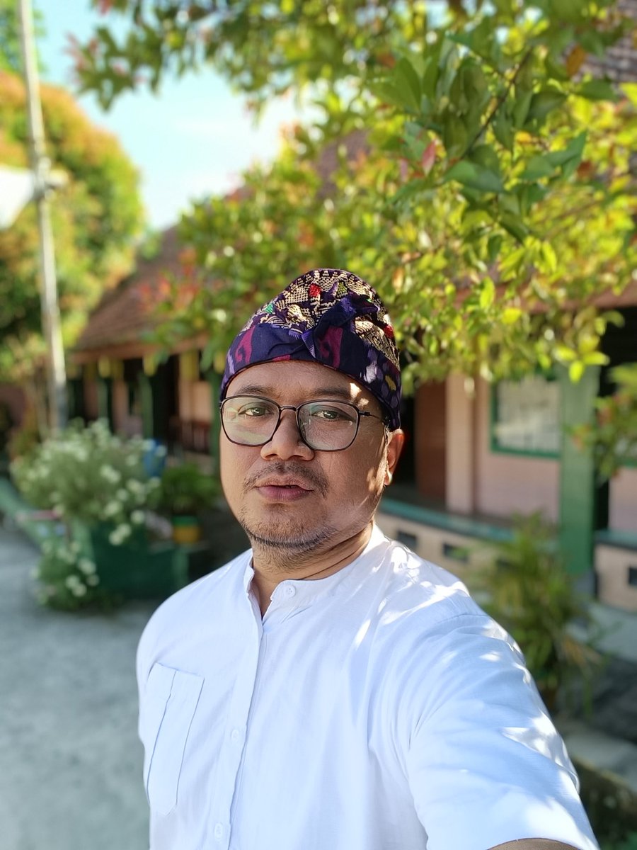 RasyidTakries's tweet photo. Mode Pecalang https://t.co/CuODRqjrBb