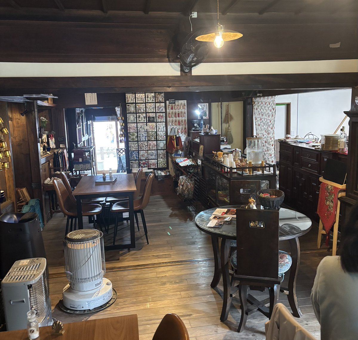 turisin's tweet photo. 皆様、お疲れ様です

先週の話しですが…

奥様が…
突然、昔ながらのプリンアラモードが食べたいと、ご所望されまして…

慌てて、検索してお店を数店

結果、千葉県佐原市にある、すんごい大正を感じる喫茶店に親子3人で車かっ飛ばしてGO
🚙💨

コーヒーも苦味が強く自分好み、うーん満足❣️
(≧∀≦) https://t.co/WNFyZiWjgm