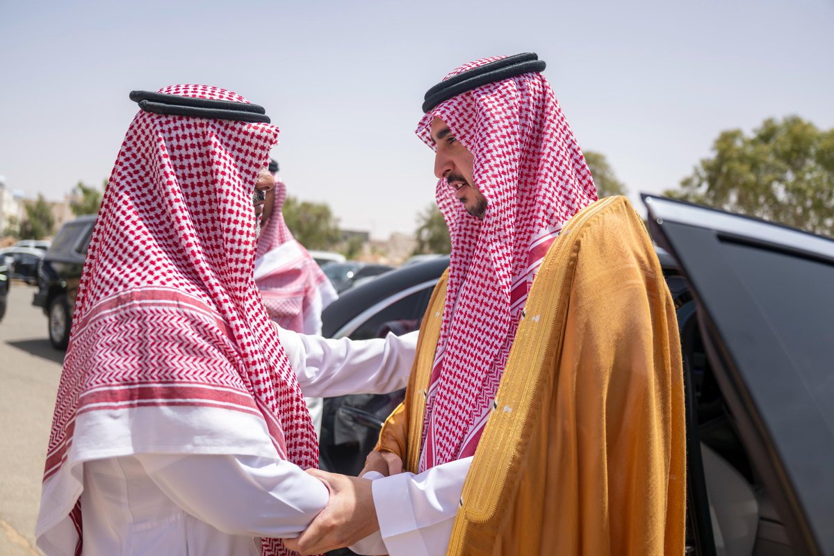 AljoufSA's tweet photo. سمو #أمير_منطقة_الجوف يعزي في وفاة رجل الأعمال محمد بن عصيد الشراري 

https://t.co/7WmbQNs0dM https://t.co/3aMcAJYzbl