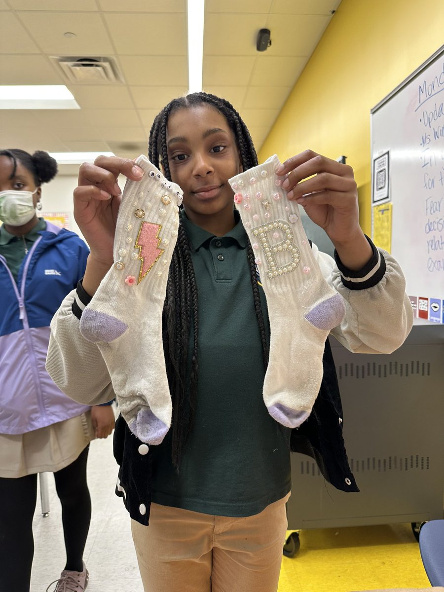 WalkerMillMS's tweet photo. Hard work + good character = junk sock fun!
Our students earned some well-deserved creative time making junk socks as a reward for showing grit and kindness! @WMMSTAG #PantherPride #pgcps #pgcpsproud #CharacterCounts #CreativeRewards #junksocks https://t.co/nOTVGNpb5b