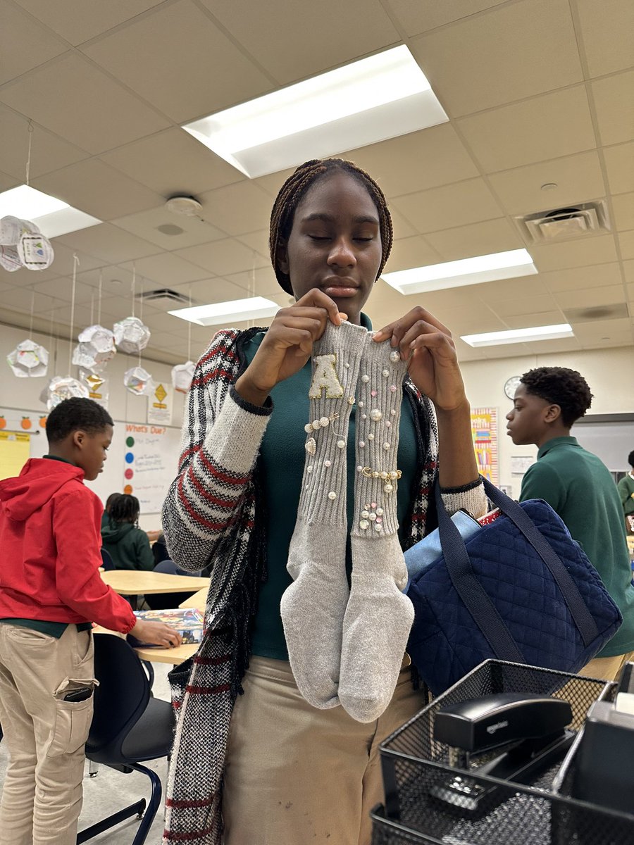 WalkerMillMS's tweet photo. Hard work + good character = junk sock fun!
Our students earned some well-deserved creative time making junk socks as a reward for showing grit and kindness! @WMMSTAG #PantherPride #pgcps #pgcpsproud #CharacterCounts #CreativeRewards #junksocks https://t.co/nOTVGNpb5b