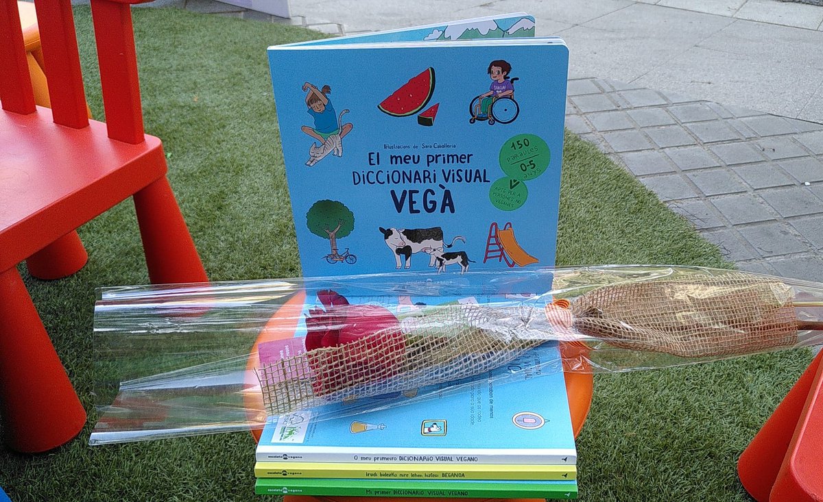 Molt bona Diada de Sant Jordi i Santa Jordina 2025! 📚🌹🐉

Avui podeu adquirir "El meu primer diccionari visual vegà" en català o castellà a Barcelona, Sabadell i Terrassa. 🥳

Pels altres idiomes, gallec i eusquera i tota la info completa al nostre blog: escoletavegana.com/punts-de-venda…