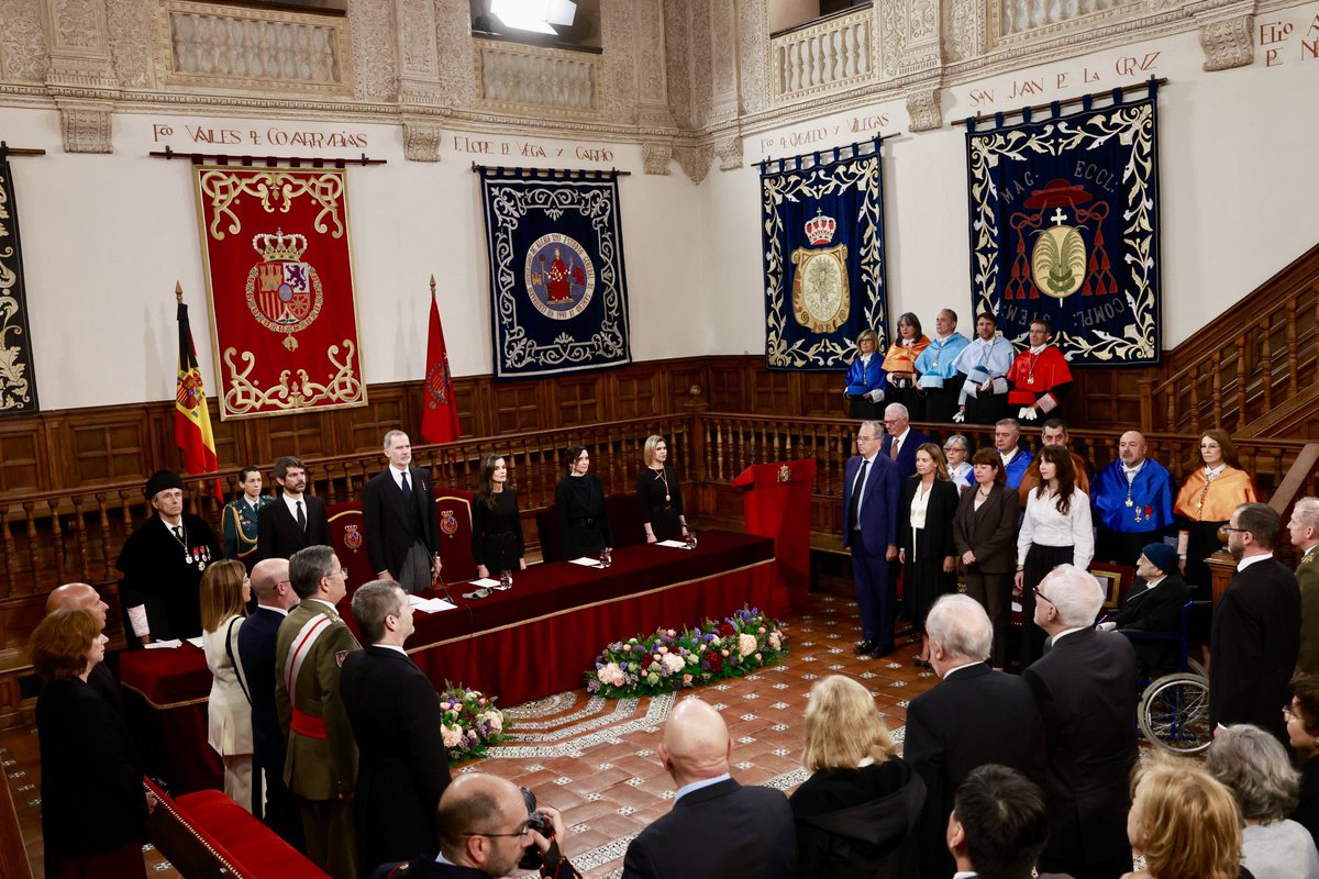 GrupoCPHE's tweet image. #AlcaládeHenares El Paraninfo de @AytoAlcalaH @UAHes acoge la entrega del Premio de Literatura en Lengua Castellana ‘Miguel de Cervantes’: 
Los Reyes destacan la “extraordinaria personalidad creadora” de Álvaro Pombo 
#PremioCervantes2024 #DiaDelLibro 
📸 @CasaReal
@JudithPiquet