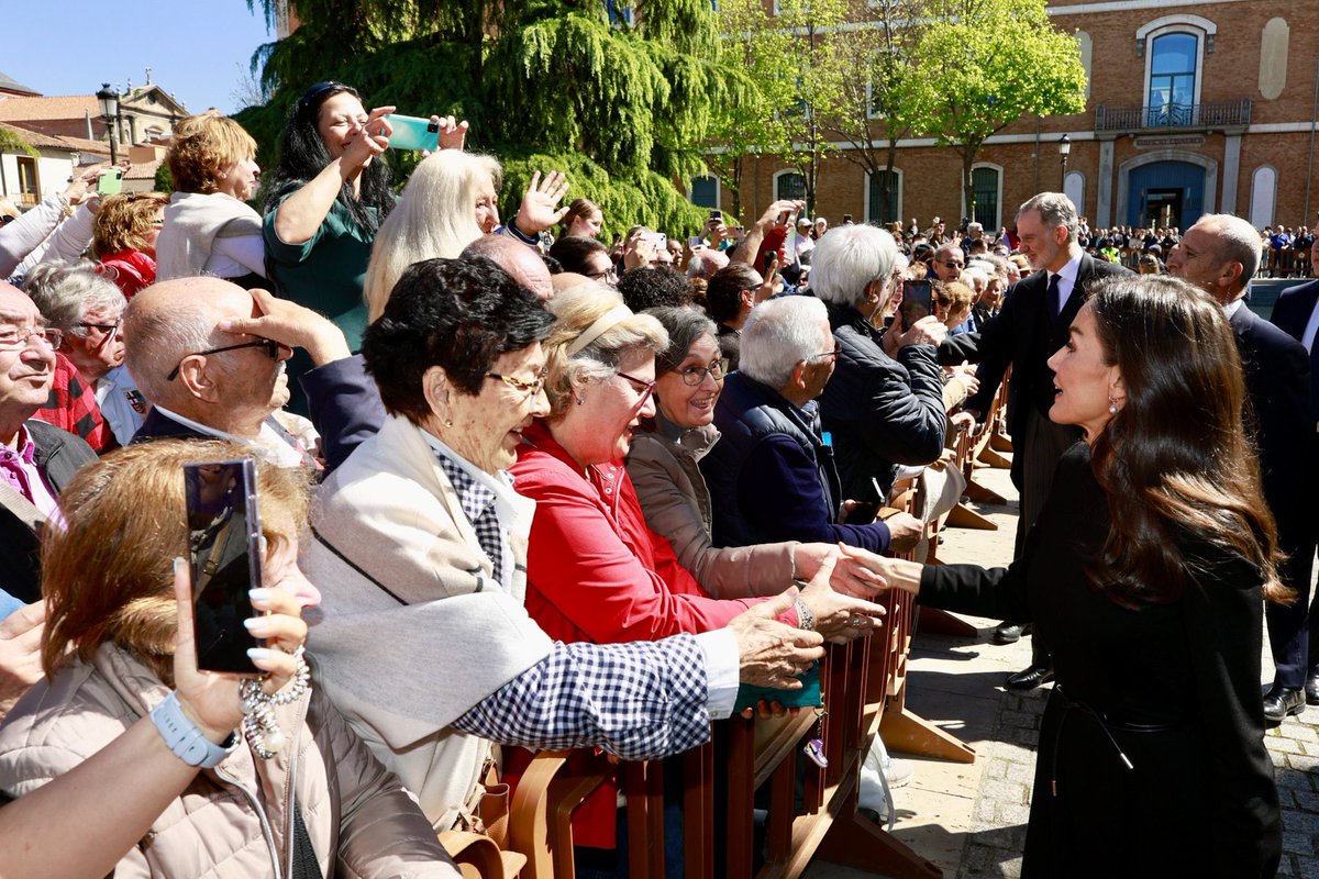 GrupoCPHE's tweet image. #AlcaládeHenares El Paraninfo de @AytoAlcalaH @UAHes acoge la entrega del Premio de Literatura en Lengua Castellana ‘Miguel de Cervantes’: 
Los Reyes destacan la “extraordinaria personalidad creadora” de Álvaro Pombo 
#PremioCervantes2024 #DiaDelLibro 
📸 @CasaReal
@JudithPiquet