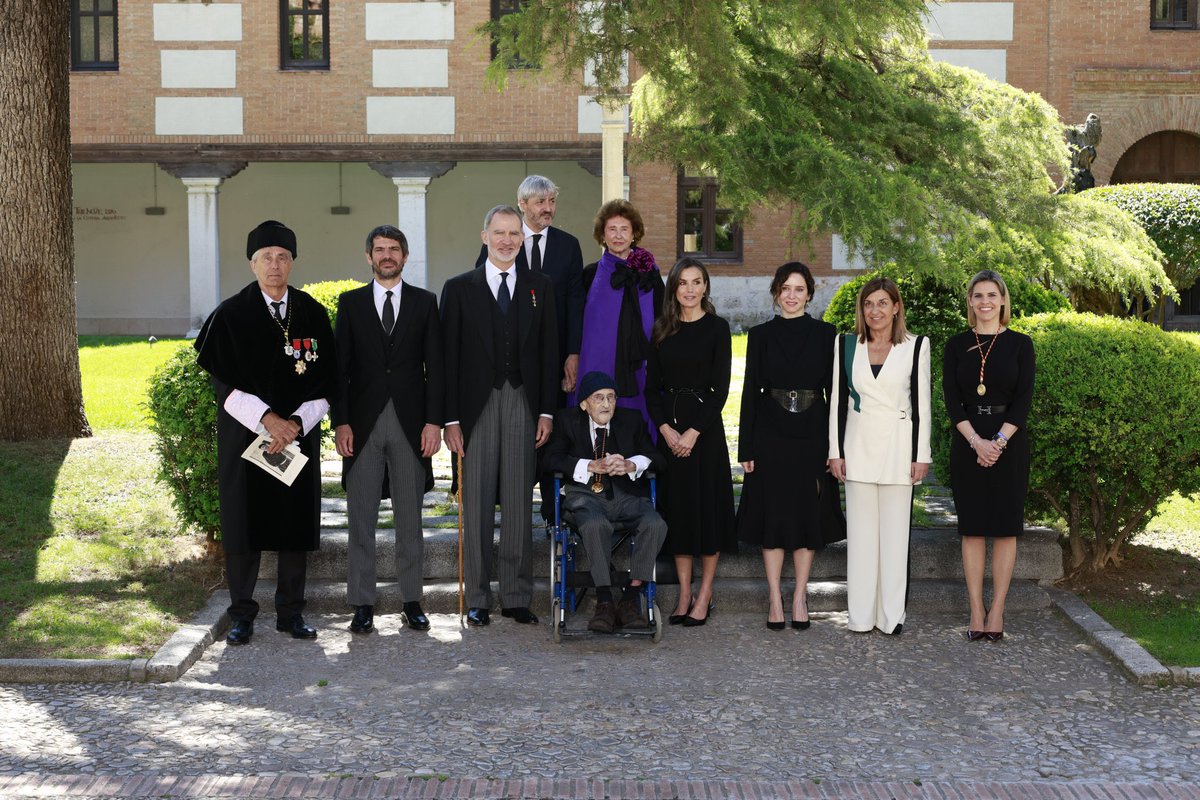 GrupoCPHE's tweet image. #AlcaládeHenares El Paraninfo de @AytoAlcalaH @UAHes acoge la entrega del Premio de Literatura en Lengua Castellana ‘Miguel de Cervantes’: 
Los Reyes destacan la “extraordinaria personalidad creadora” de Álvaro Pombo 
#PremioCervantes2024 #DiaDelLibro 
📸 @CasaReal
@JudithPiquet