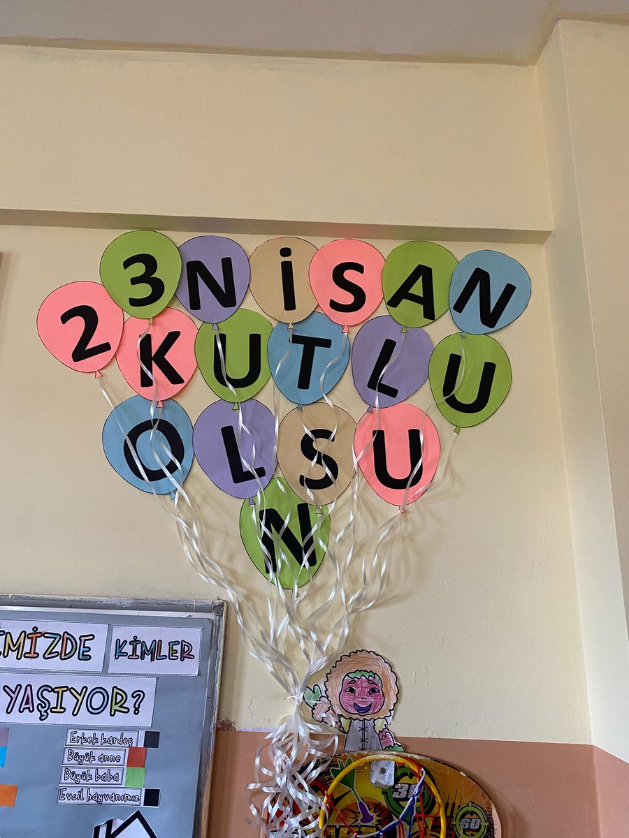 "Küçük hanımlar, küçük beyler! Sizler hepiniz geleceğin bir gülü, yıldızı ve ikbal ışığısınız. Memleketi asıl ışığa boğacak olan sizsiniz. Kendinizin ne kadar önemli, değerli olduğunuzu düşünerek ona göre çalışınız."
Mustafa Kemal ATATÜRK