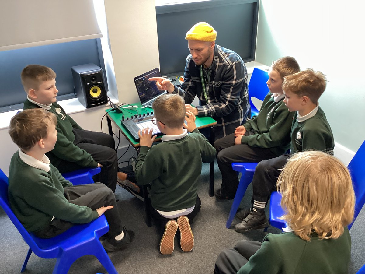 Rowan Class kicked off the new term with creativity and rhythm! A fantastic first day back exploring digital music —  beats flowing and ideas sparking! 🎧✨ #surreyarts #BackToSchool #DigitalMusic #RowanClass