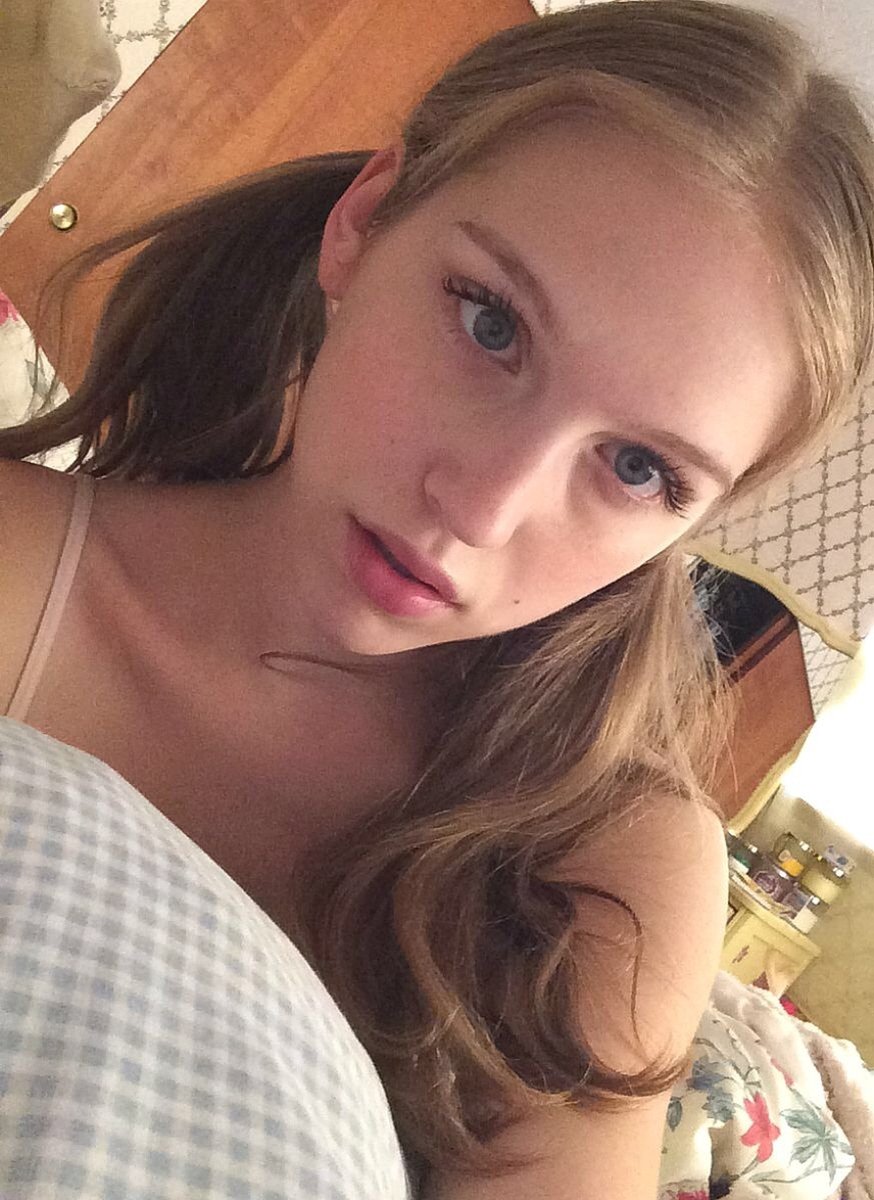 Plan jeune coquine tinyurl.com/47usxvc6 simplement pour me voir en train de me doigter la chatte et le cul aussi 👅