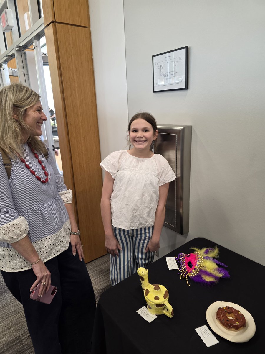 MsEliRodriguez's tweet photo. @AlvinJH_Art It was wonderful night @AlvinISD District's Finarts Spring Show. It was great celebrating my student's beautiful artwork. https://t.co/0Xgdsxcu4K