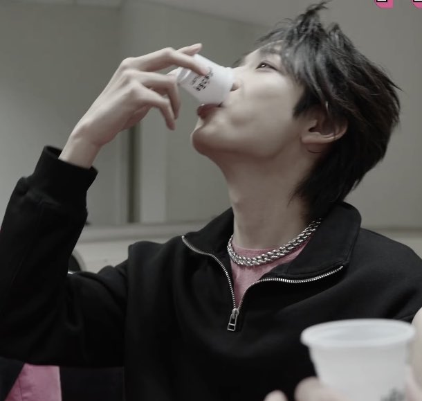 🧎🏻‍♀️🧎🏻‍♀️🔛🔝