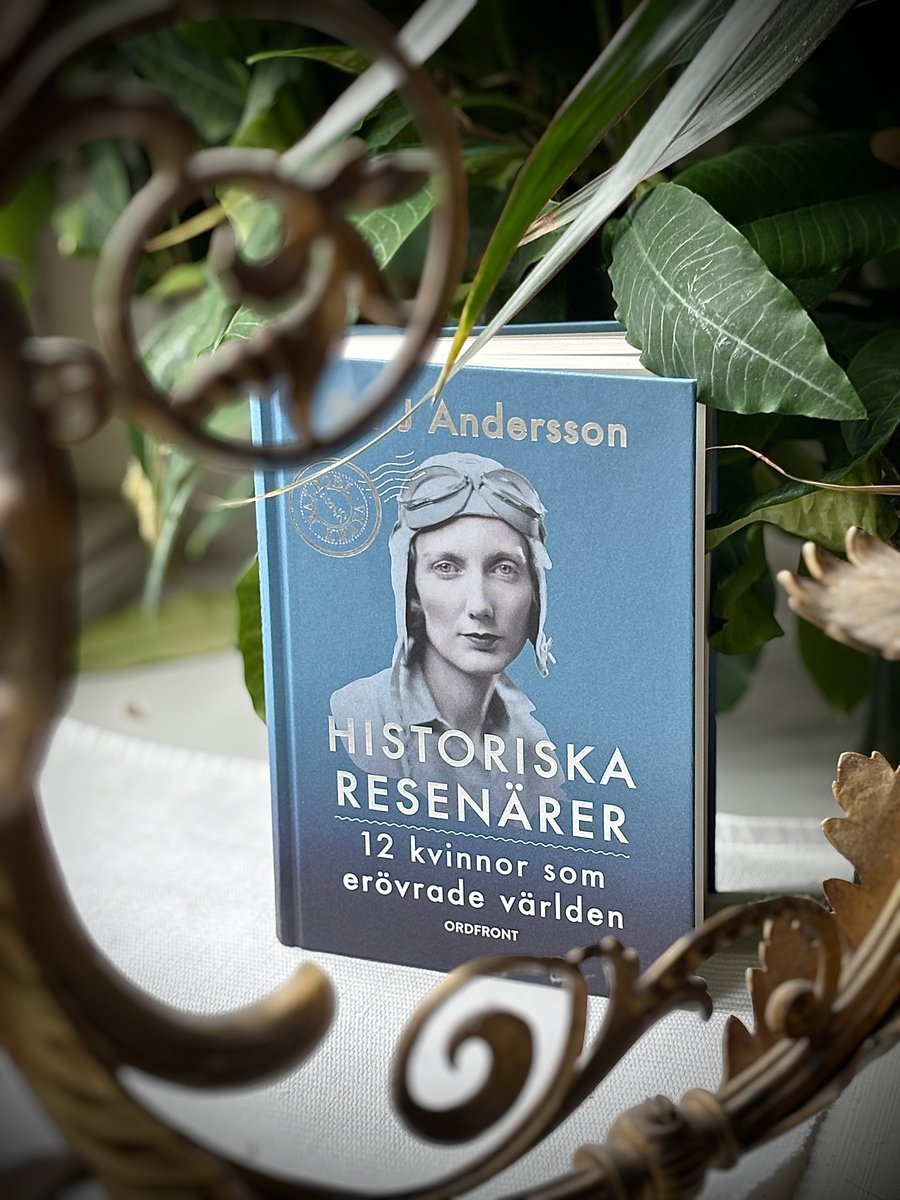 perjandersson's tweet photo. Hurra! Idag 23 april på Unescos Världsbokdag kom min senaste bok från tryckeriet. Du hittar den i bokhandeln fr o m 2 maj. Sommarpresent! Studentpresent! Present till dig själv! @Ordfront https://t.co/QzK08jEbnI