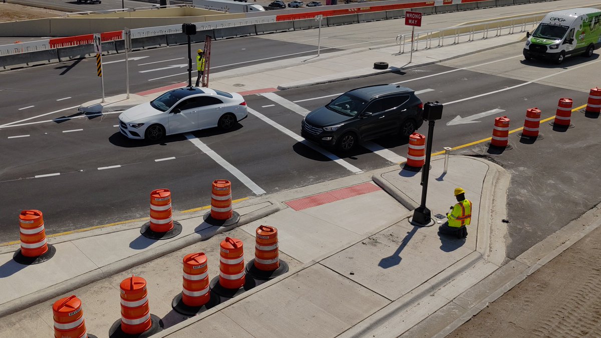 i4beyond's tweet image. Work zone safety is everyone’s responsibility. Drive with extra caution in construction zones, and be on the lookout for workers, trucks, and construction equipment! 👷‍♀️🦺 Visit fdot.tips/4b0TrGx  #NationalWorkZoneAwarenessWeek #NWZAW #SafeWorkZonesForAll #WorkZoneSafety