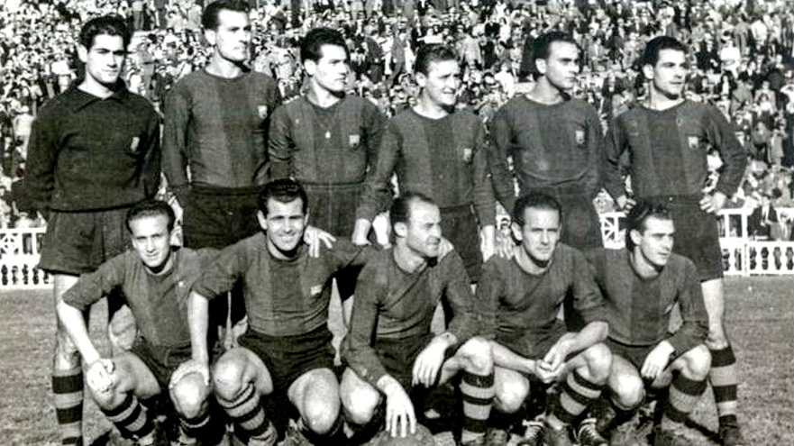 Hemeroteca_FCB's tweet photo. 📆 🌹📖🐉 Avui fa 7⃣5⃣ anys..
🔚 El Barça finalitza la Lliga empatant a 2 a Sarrià davant l'Espanyol. Pels blaugranes marquen César i Gonzalvo III.
L'equip de Ramon Llorens acaba 5è a 4 punts de l'Atlético de Madrid, campió.
#FCBOnthisday #FCBESP #LaLiga https://t.co/iQgDkC3J6w