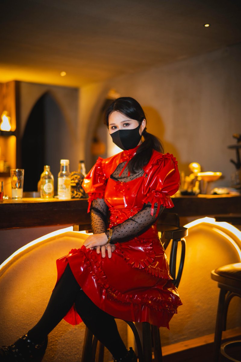 还是喜欢这明艳又张扬的红～

Latex dress from: <a href="/liyaroom/">Llya Latex莉雅乳胶</a> 

#latex #胶衣 #latexgirl #胶裙
#胶衣连衣裙