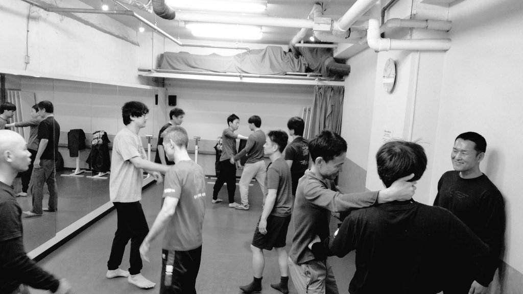 SystemaK's tweet photo. 水曜日の中目黒クラスが修了。
結果に拘らず、動作を迷わずに行うことで自主性の育成。
トレーニング後は自由さが拡がる感覚が得られました。
#stronginspirit #システマ https://t.co/PpacKq0UU5