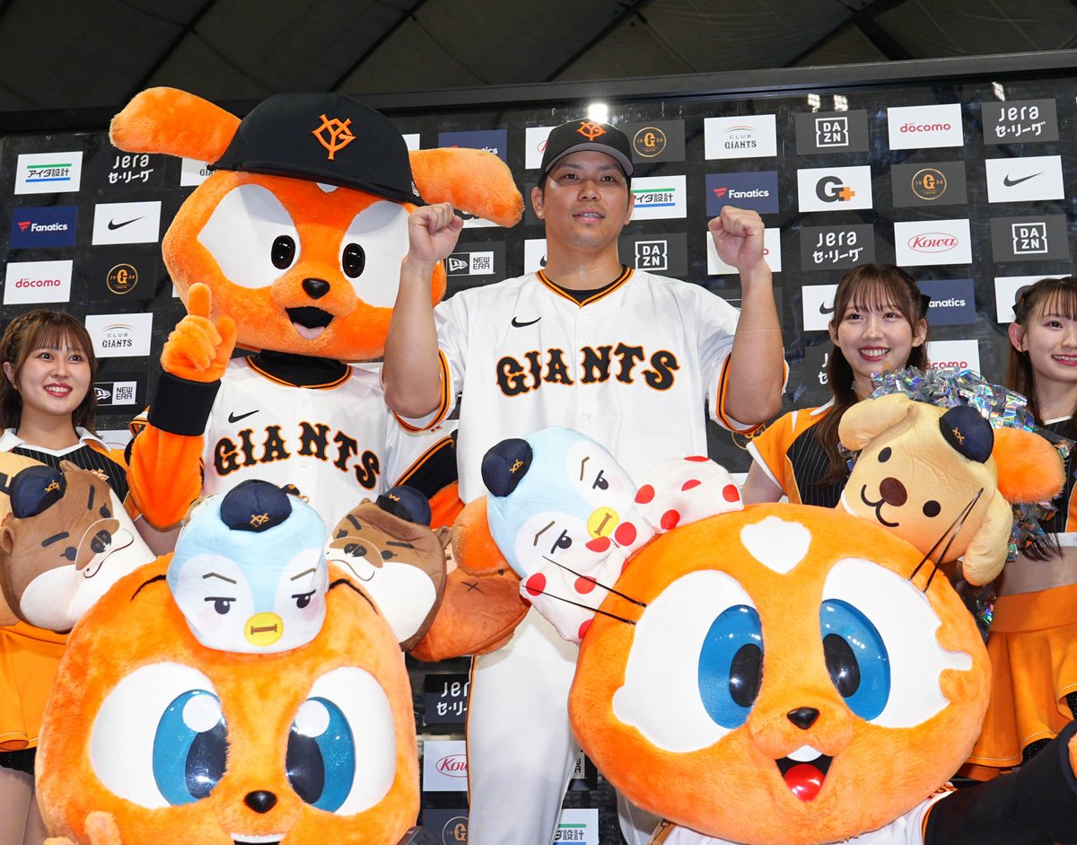 giants_goods's tweet image. 🐻🦊🐧🦭
パペット Fes
#本日のヒーロー✨
🐨🐶🦦🦁
#大城卓三 選手 2試合連発となる先制2ランホームラン😭
ジャビットファミリーは大城選手を、
パペットのみんなも #オオシーサー を祝福😊
大城選手のグッズは
👉tinyurl.com/mwda4y25
パペットグッズもチェック☑
tinyurl.com/4cyn5mae