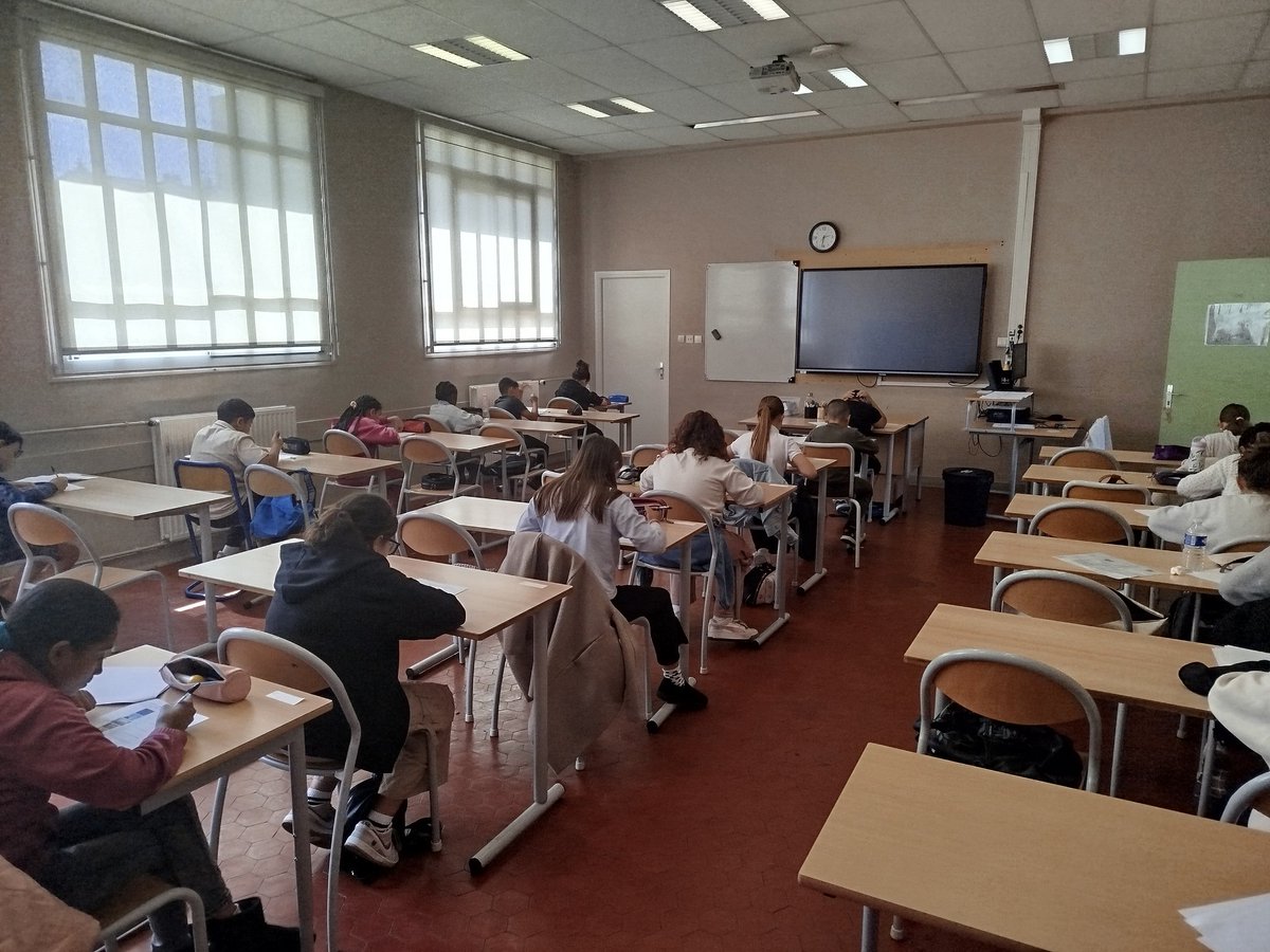 Collège Antoine Risso (@collegerisso) on Twitter photo 1ère partie du test d'entrée en 6e Section Internationale 🇬🇧 aujourd'hui : 62 🙋🏼♀️🙋🏿♂️ de CM2 sont venus passer l'épreuve écrite au collège en attendant l'oral la semaine prochaine ☺️ <a href="/AcademieNice/">Académie de Nice</a> <a href="/ccs2210/">Comba-Sautel</a> <a href="/Benoit9Laure/">Laure Benoit</a> <a href="/ChristellePort7/">Christelle Portales</a> <a href="/AnglaisAcNice/">Anglais Ac. Nice</a> <a href="/AriBouaniche/">Ari Bouaniche</a> <a href="/laurent_helius/">Laurent Hélius</a> 1ère partie du test d'entrée en 6e Section Internationale 🇬🇧 aujourd'hui : 62 🙋🏼♀️🙋🏿♂️ de CM2 sont venus passer l'épreuve écrite au collège en attendant l'oral la semaine prochaine ☺️ <a href="/AcademieNice/">Académie de Nice</a> <a href="/ccs2210/">Comba-Sautel</a> <a href="/Benoit9Laure/">Laure Benoit</a> <a href="/ChristellePort7/">Christelle Portales</a> <a href="/AnglaisAcNice/">Anglais Ac. Nice</a> <a href="/AriBouaniche/">Ari Bouaniche</a> <a href="/laurent_helius/">Laurent Hélius</a>