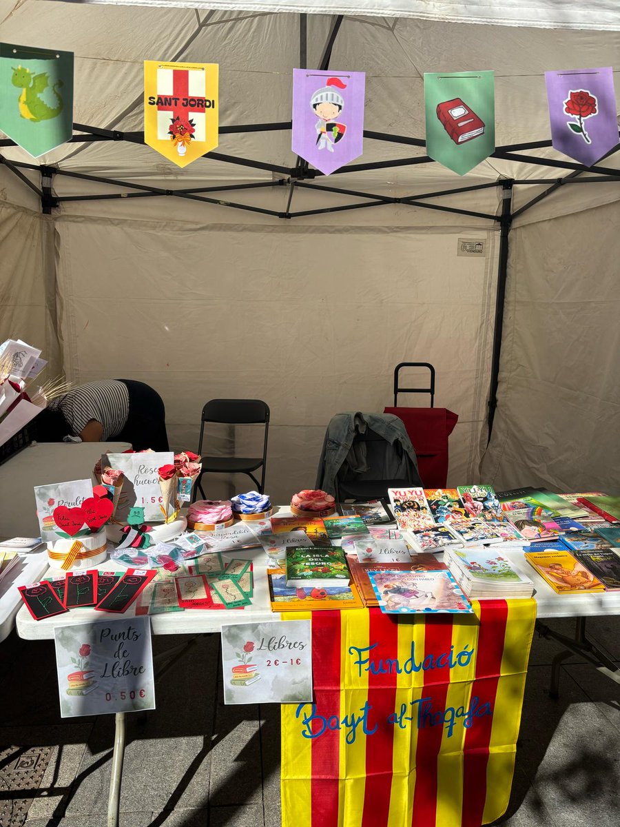 🌹 Avui celebrem Sant Jordi! I durant el dia podeu visitar les nostres paradetes a Barcelona (al c. Comerç, 52) i a Sant Vicenç dels Horts (a la Pl. St. Jordi). Hi trobareu roses, llibres, punts de llibre i un munt de detallets més.

Bona diada! 🐉