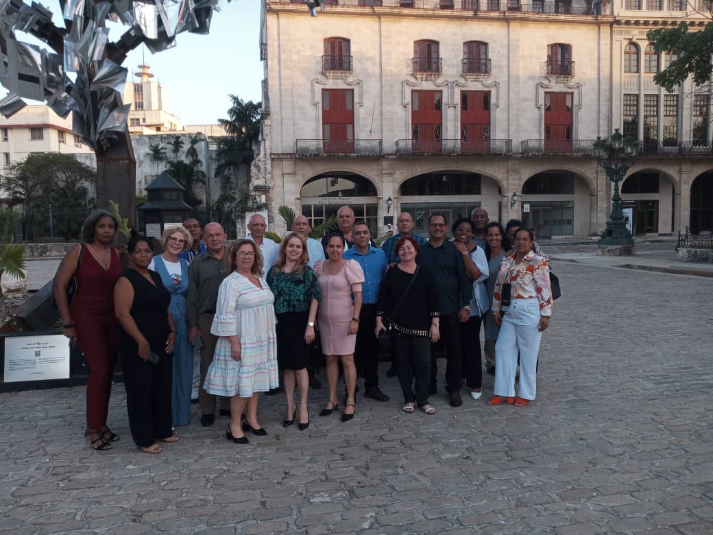 Un encuentro con la Historia.  Recorrimos la Habana Vieja guiados por su historiador. Fue inevitable no recordar a Eusebio Leal, su legado en cada rincón de la urbe.<a href="/AlexisLorente74/">Alexis Lorente Jiménez</a> , <a href="/DeivyPrezMartn1/">Deivy Pérez Martín</a> , <a href="/DiazCanelB/">Miguel Díaz-Canel Bermúdez</a> , <a href="/DrRobertoMOjeda/">Dr. Roberto Morales Ojeda</a> , <a href="/naimatrujillob/">Naima Ariatne Trujillo Barreto</a> , #SanctiSpíritusEnMarcha