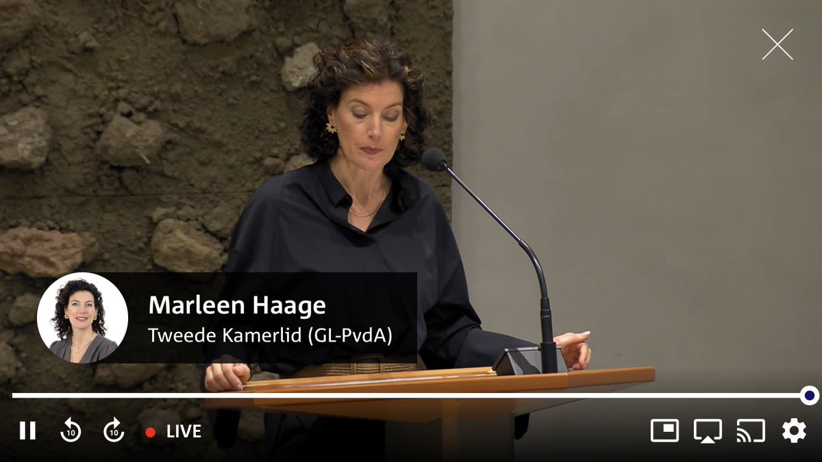 suusonline's tweet photo. Deze mevrouw Haage (GL-PvdA) houdt nu haar maidenspeech. Daarin heeft ze het over een ‘prutsamendement’ en brandt ze de voorstellen van NSC compleet af, wetende dat er geen interrupties komen want het is een maidenspeech. Op werkelijk élk vlak een gigantisch contrast met ‘onze’ Agnes, de enige echte pensioenspecialist, en ook nog eens een puur mens zonder kapsones, met een hart van goud. 💛
#Pensioendebat