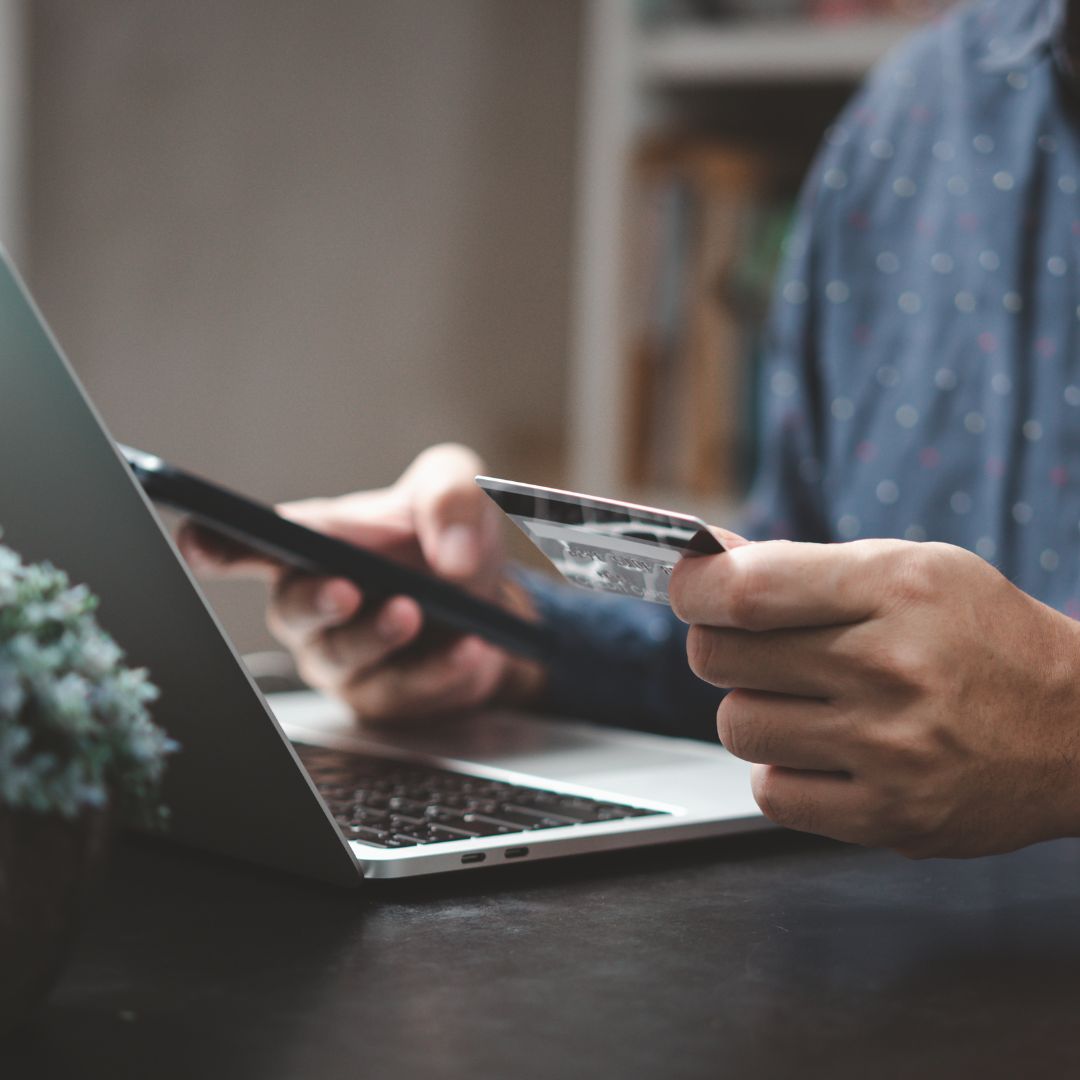 Shopping online? Skip the debit card. Use a credit card or a third-party payment service like PayPal, Apple Pay, or Samsung Pay.
Protect your money, shop smart. Visit miamidade.gov/global/economy… for more online shopping tips. #MDConsumerCares