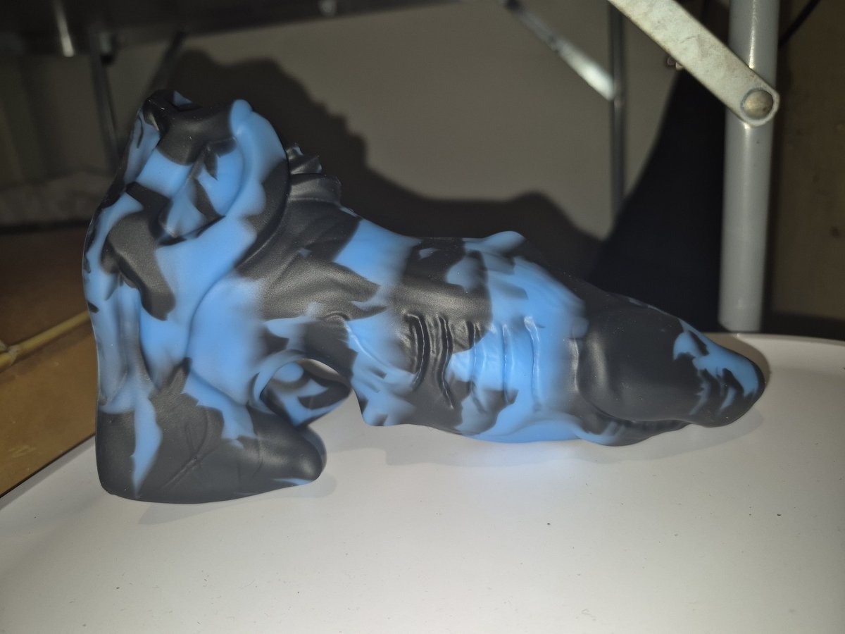 Had the pleasure of winning a raffle. It was to promote the new toy by <a href="/SwisokOfficial/">SWISOK Official</a> alongside <a href="/Qundium/">Qundium🔞</a>.
Meet Galeo!
The cock that bites back!
Make it past it's sharp teeth and you gotta takle its hefty girth.
Make it past that and you better start praying.
He's not letting go.