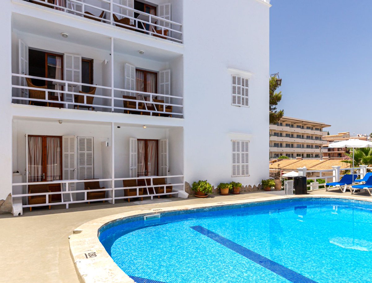 JS_Hotels's tweet image. With everything you need and just a stone's throw away from the calm of Portocolom.
Our Hostal San Francisco is the place where disconnecting feels easy and authentic.