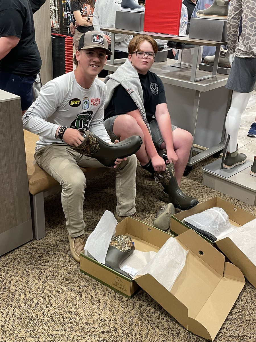 DerbyHSFishing's tweet photo. A different kind of Club meeting last night! Thx to the folks @SCHEELS for partnering with us to provide boots for @DerbyHSFishing anglers for the spring season! https://t.co/73gZxojQMW