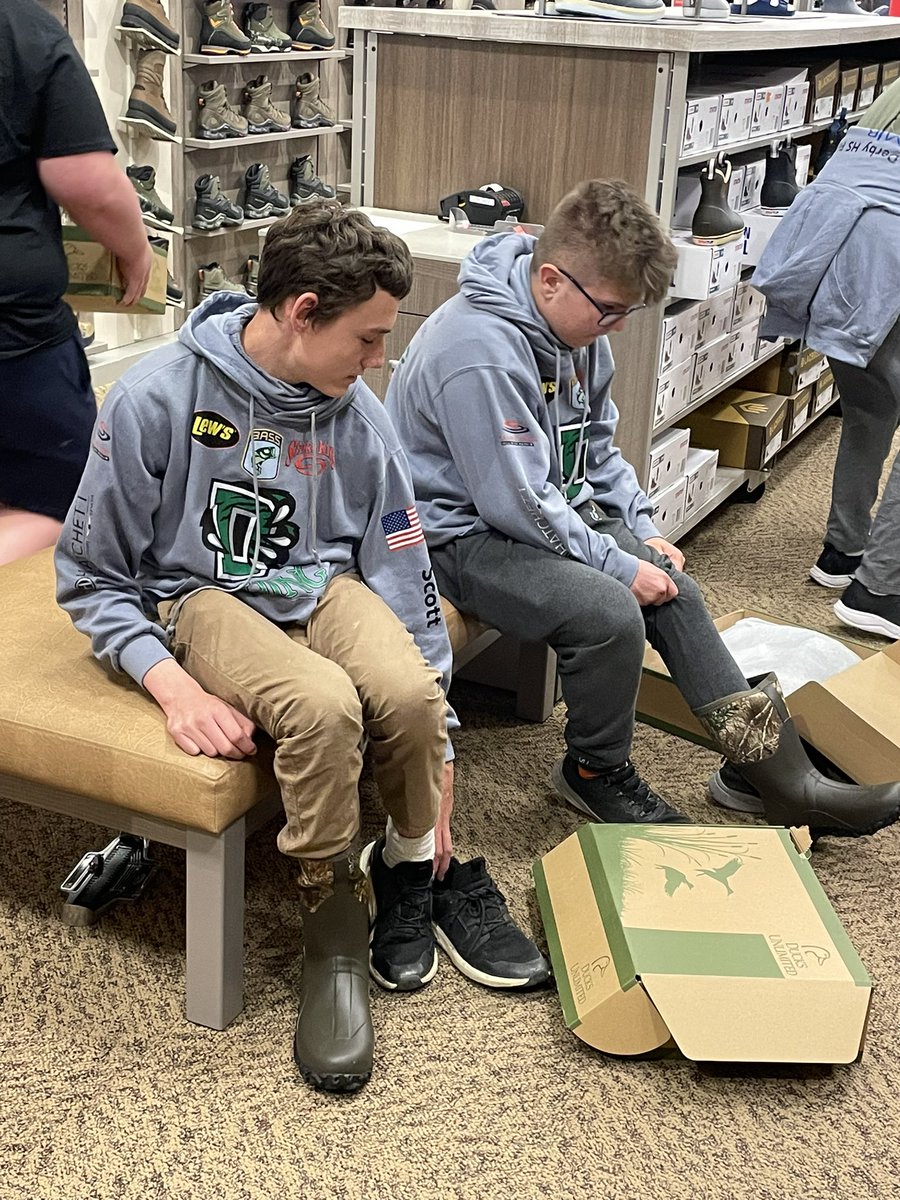 DerbyHSFishing's tweet photo. A different kind of Club meeting last night! Thx to the folks @SCHEELS for partnering with us to provide boots for @DerbyHSFishing anglers for the spring season! https://t.co/73gZxojQMW