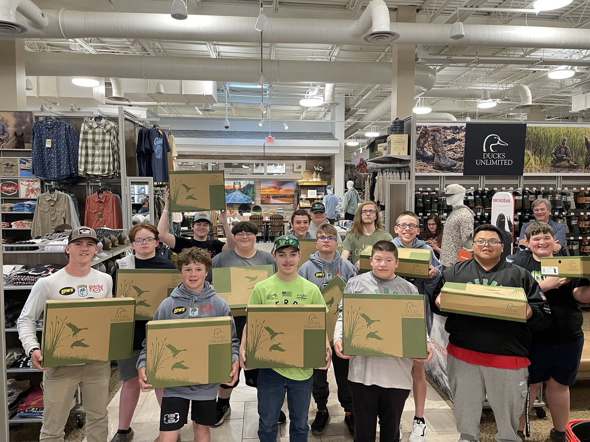 A different kind of Club meeting last night! Thx to the folks <a href="/SCHEELS/">SCHEELS</a> for partnering with us to provide boots for <a href="/DerbyHSFishing/">DerbyHSFishing</a> anglers for the spring season!