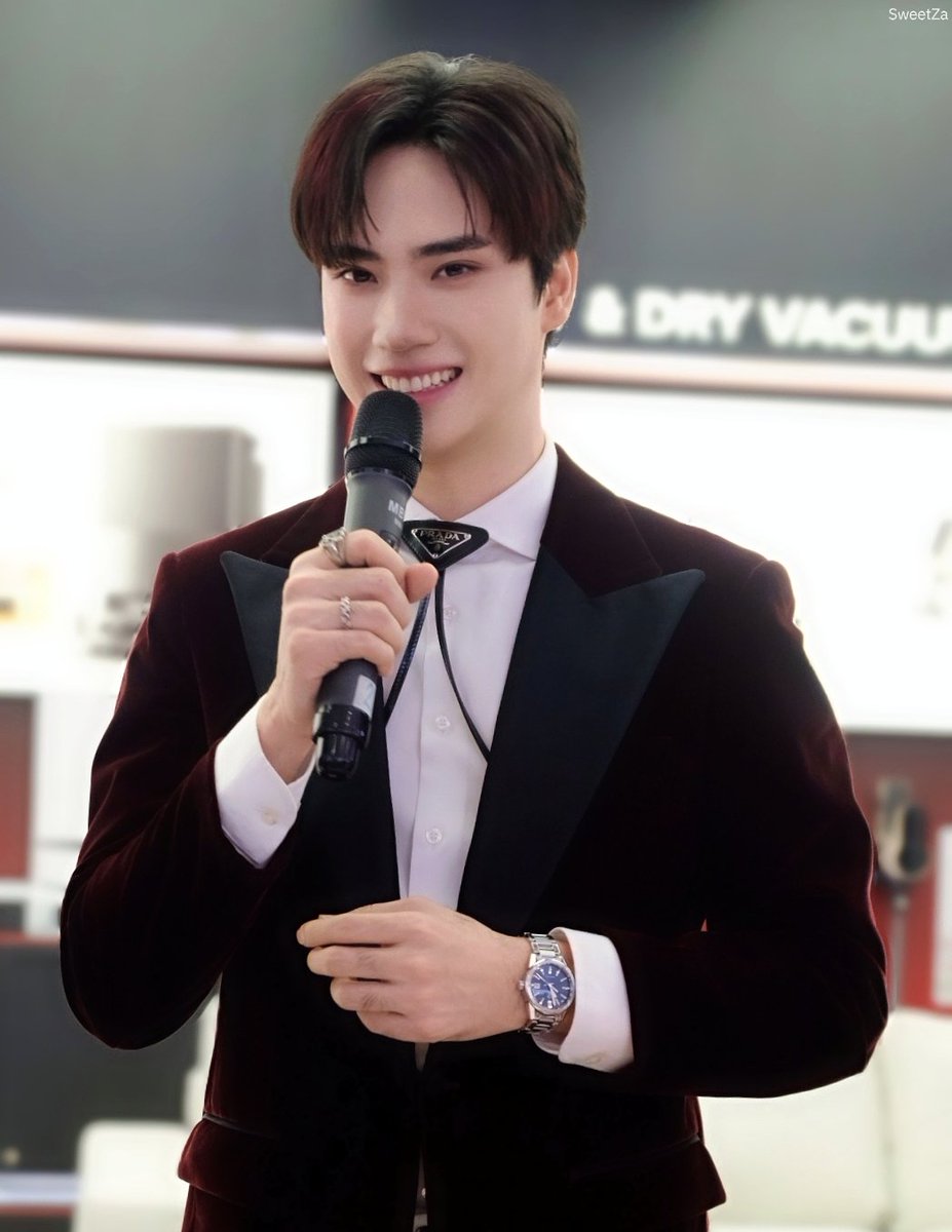 SweetZa2's tweet photo. รักที่สุดเลยน๊า ตี๋สุดหล่อ😚❤️
#RoborockxTEeThanapon #Roborock1stExperienceStore
#TEeThanapon #ตี๋ธนพล https://t.co/T9HKU1RWfx