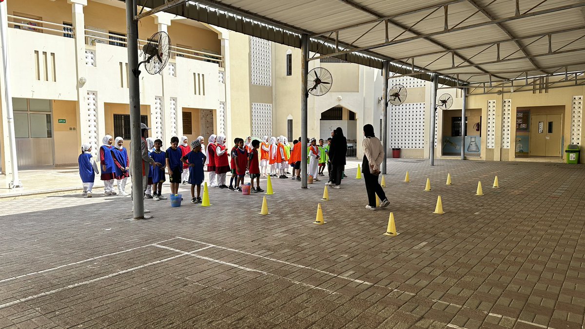 حصة تشاركية بين طالبات جامعة السلطان ومعلمة الرياضة المدرسية ميعاد الحمدانية مع طلبة الصف الرابع الأساسي 6 حيث تم تقديم مجموعة من الألعاب التنافسية للطلبة 
#فعاليات_تعليمية_جنوب_الباطنة 
<a href="/Schoolsport81/">وحدة الرياضة المدرسية - جنوب الباطنة</a> 
<a href="/schools99/">تغريدات مدرسية 🇴🇲</a>
<a href="/IshraqaSports/">إشراقة الرياضية</a>
<a href="/Schoolsport81/">وحدة الرياضة المدرسية - جنوب الباطنة</a>
<a href="/SBatinahSSA/">لجنة الرياضة المدرسية بجنوب الباطنة</a>
<a href="/SportSchoolOma1/">الرياضة المدرسية العمانية</a>